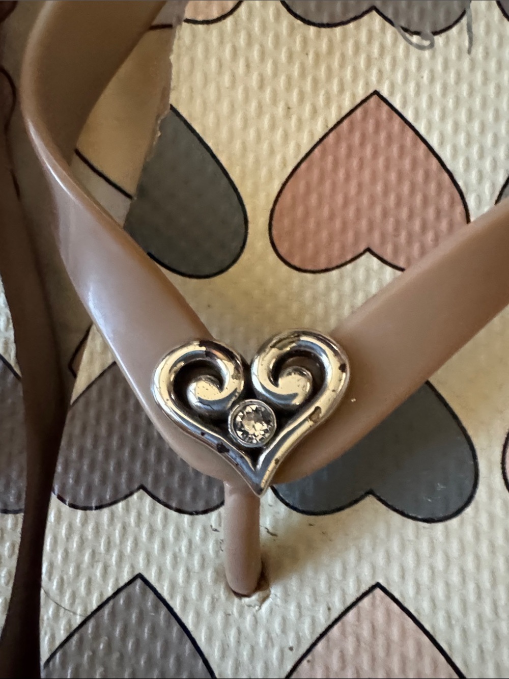 Women’s Heart-Print Beige Flip Flop Sandals - Picture 2 of 7